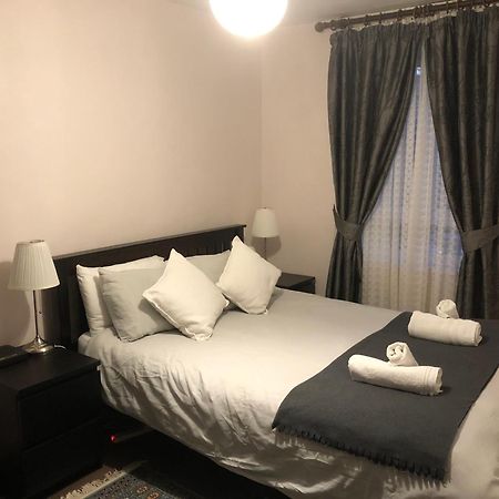 Lovely One Bed Apartment To Rent 런던 외부 사진