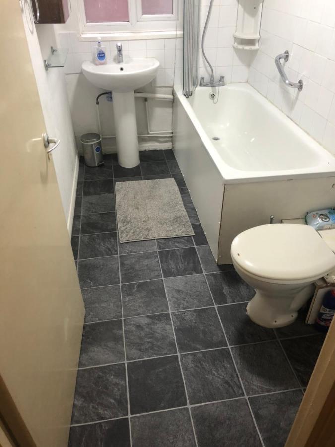 Lovely One Bed Apartment To Rent 런던 외부 사진