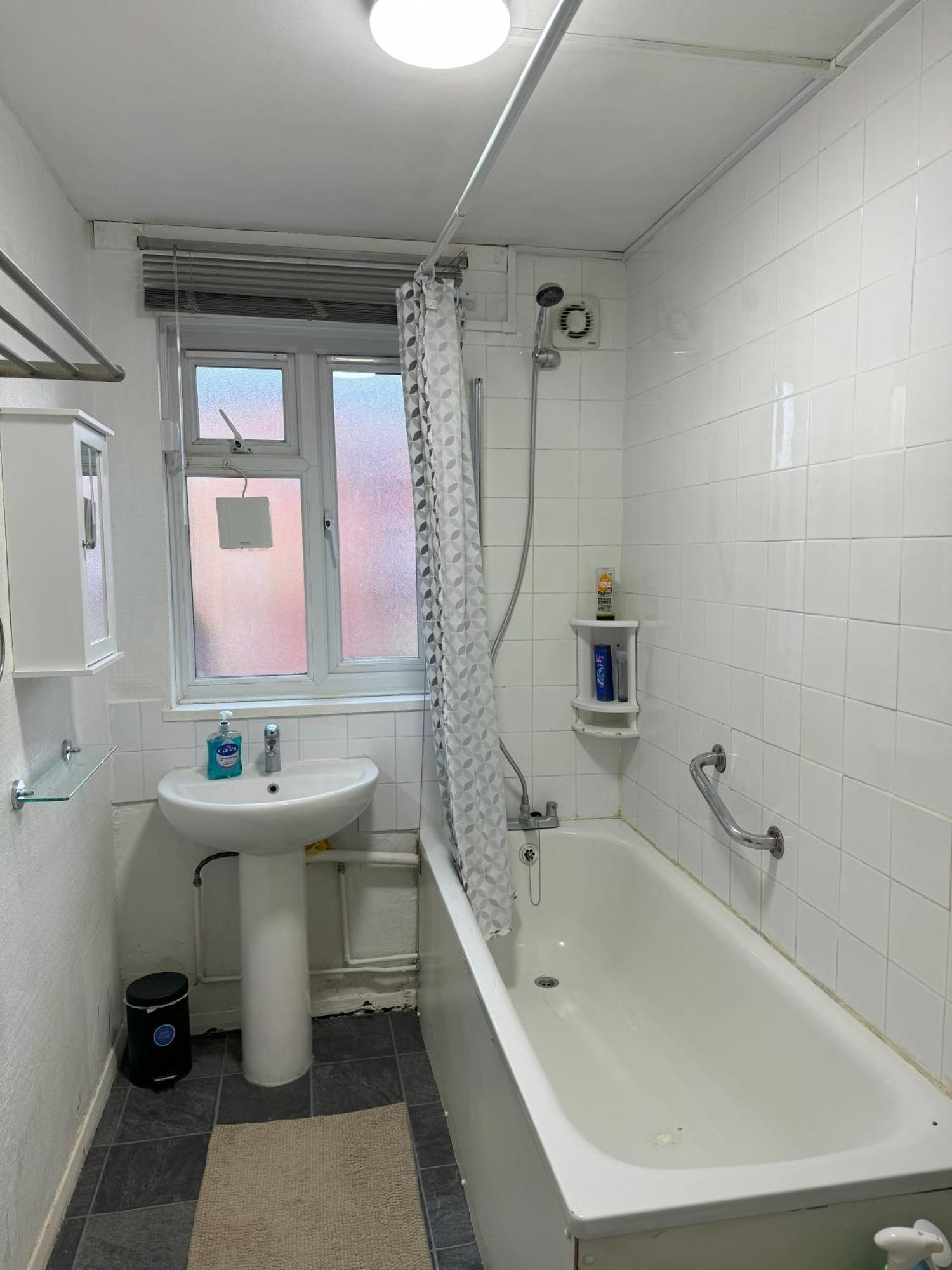 Lovely One Bed Apartment To Rent 런던 외부 사진