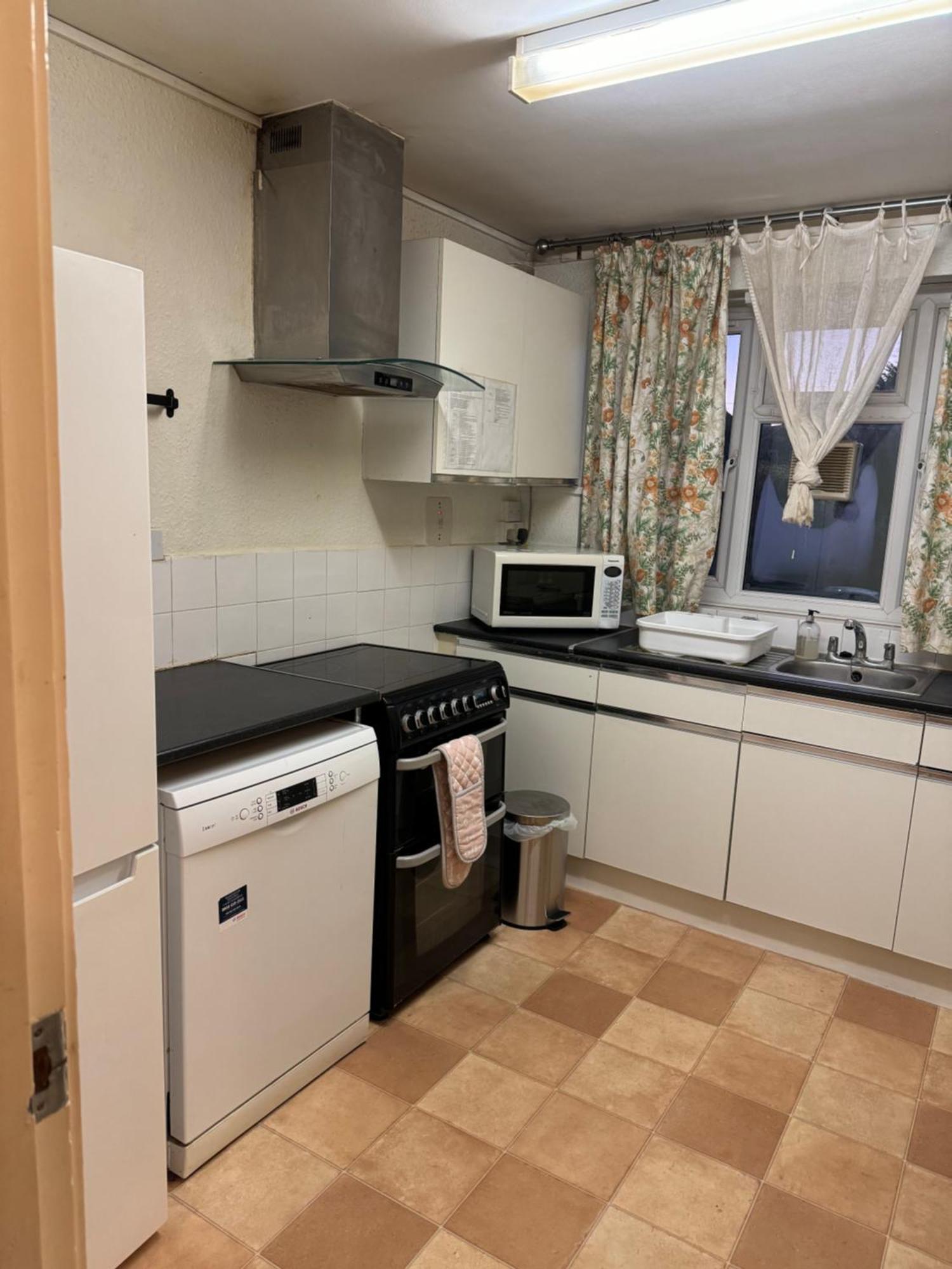 Lovely One Bed Apartment To Rent 런던 외부 사진